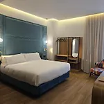호텔 Tres Campanas 4*