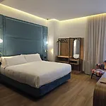 호텔 Tres Campanas 4*