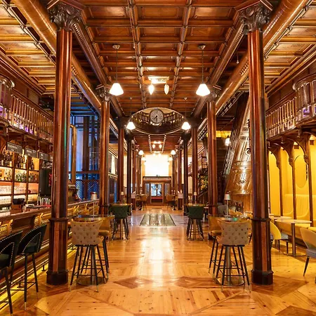 Hotel Tres Campanas 4*