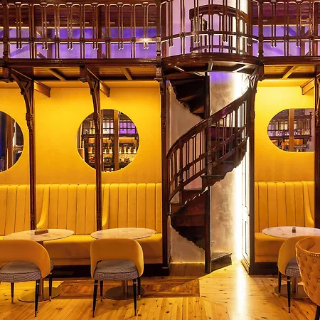 Hotel Tres Campanas 4*