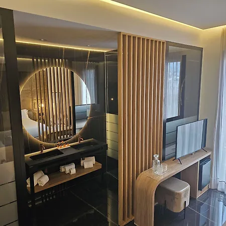 Hotel Tres Campanas 4*