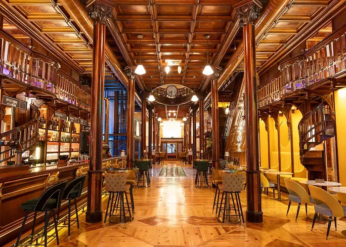 Hotel Tres Campanas 4*