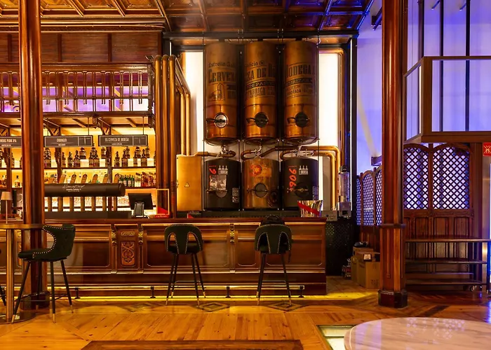 Tres Campanas Hotel 4*