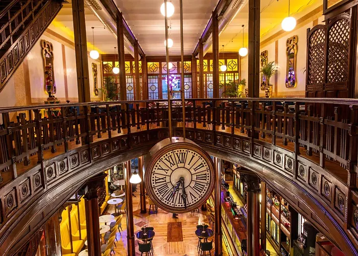 Hotel Tres Campanas 4*