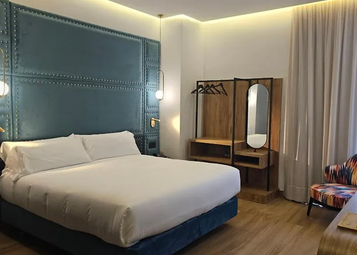 Hotel Tres Campanas 4*