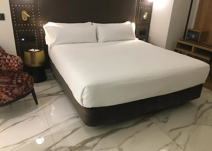 Tres Campanas Бадахос