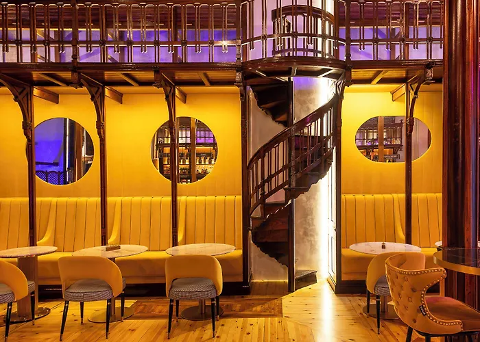 Отель Tres Campanas 4*