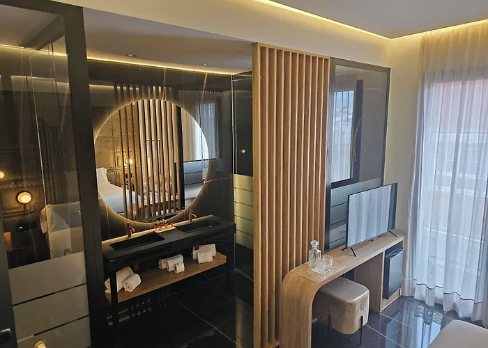 Hotel Tres Campanas 4*